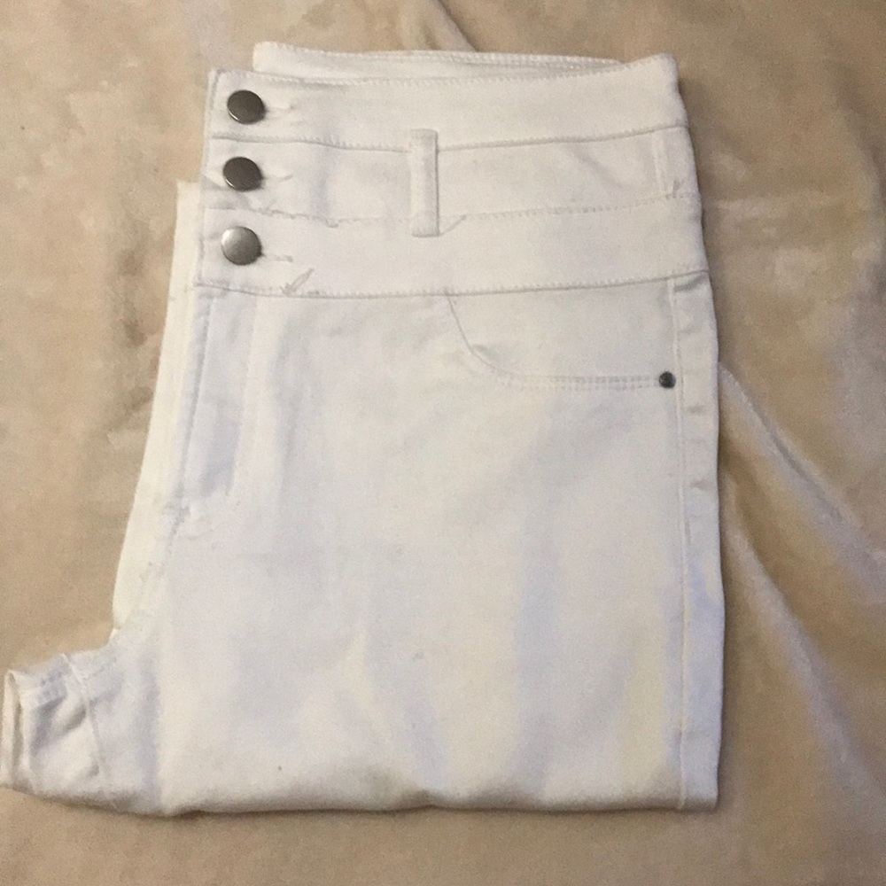 White high waisted jeans